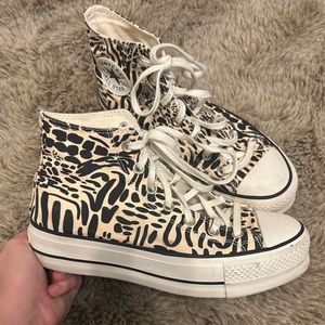 Unique platform converse!
